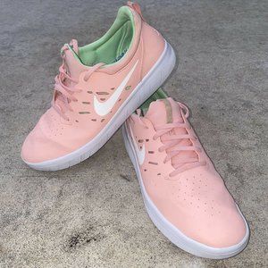A927 Nike SB Nyjah Free Sushi Bleached Coral AA427